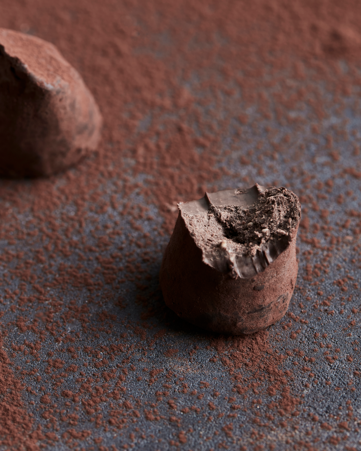 Nicolas Vahe Cocoa truffle with pistachio and crunch | Nicolas Vahe | Køb online hos Moster D – Hurtig levering