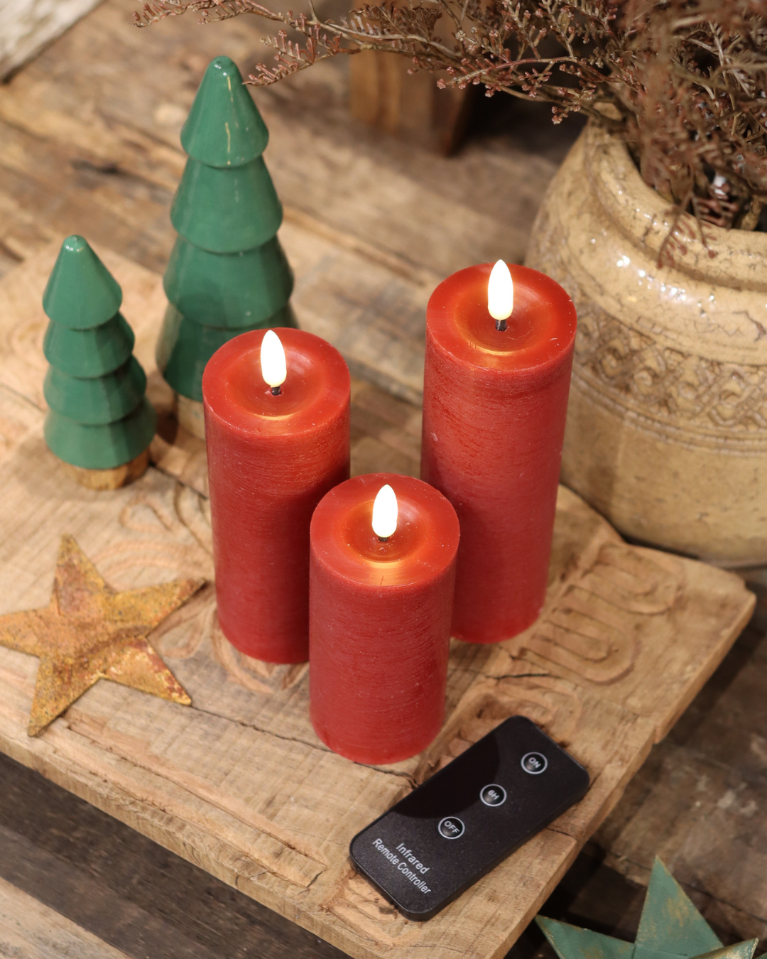 Røde LED-lyssæt med 3 bloklys inkl fjernbetjening | Nordic Flame | Køb online hos Moster D – Hurtig levering