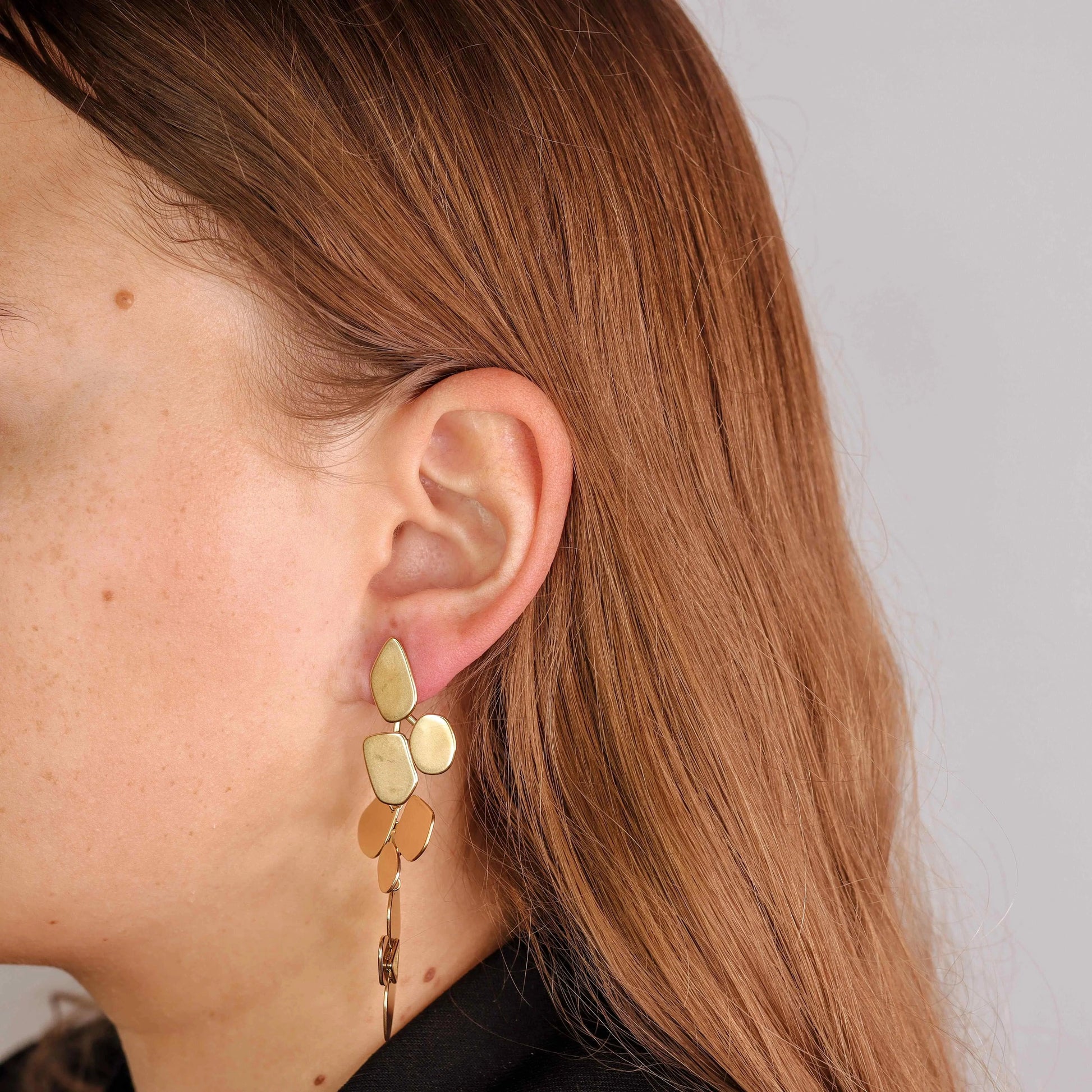 Blad Øreringe 18K Guldbelagt | muun studios | Køb online hos Moster D – Hurtig levering