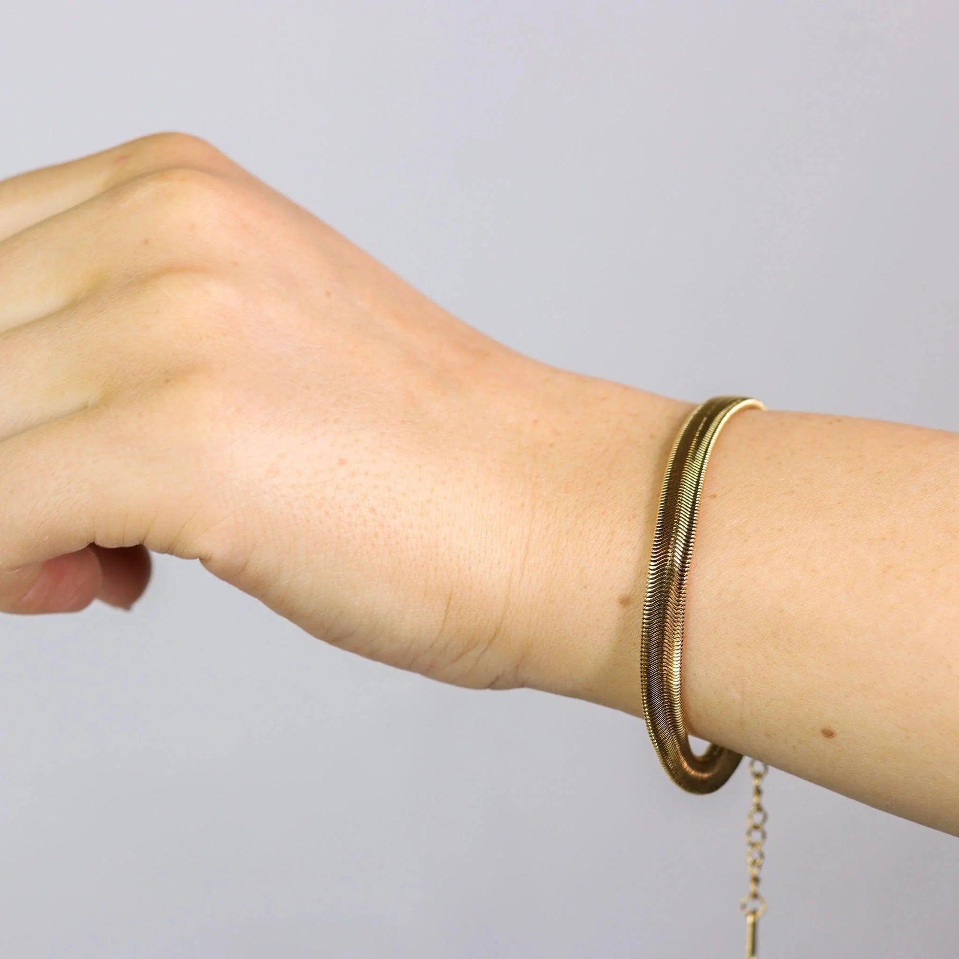 Buet Snakechain Armbånd flere str. 18k Guldbelagt | muun studios | Køb online hos Moster D – Hurtig levering