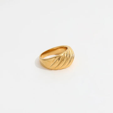 Croissant Dome Ring 18K Guldbelagt | muun studios | Køb online hos Moster D – Hurtig levering