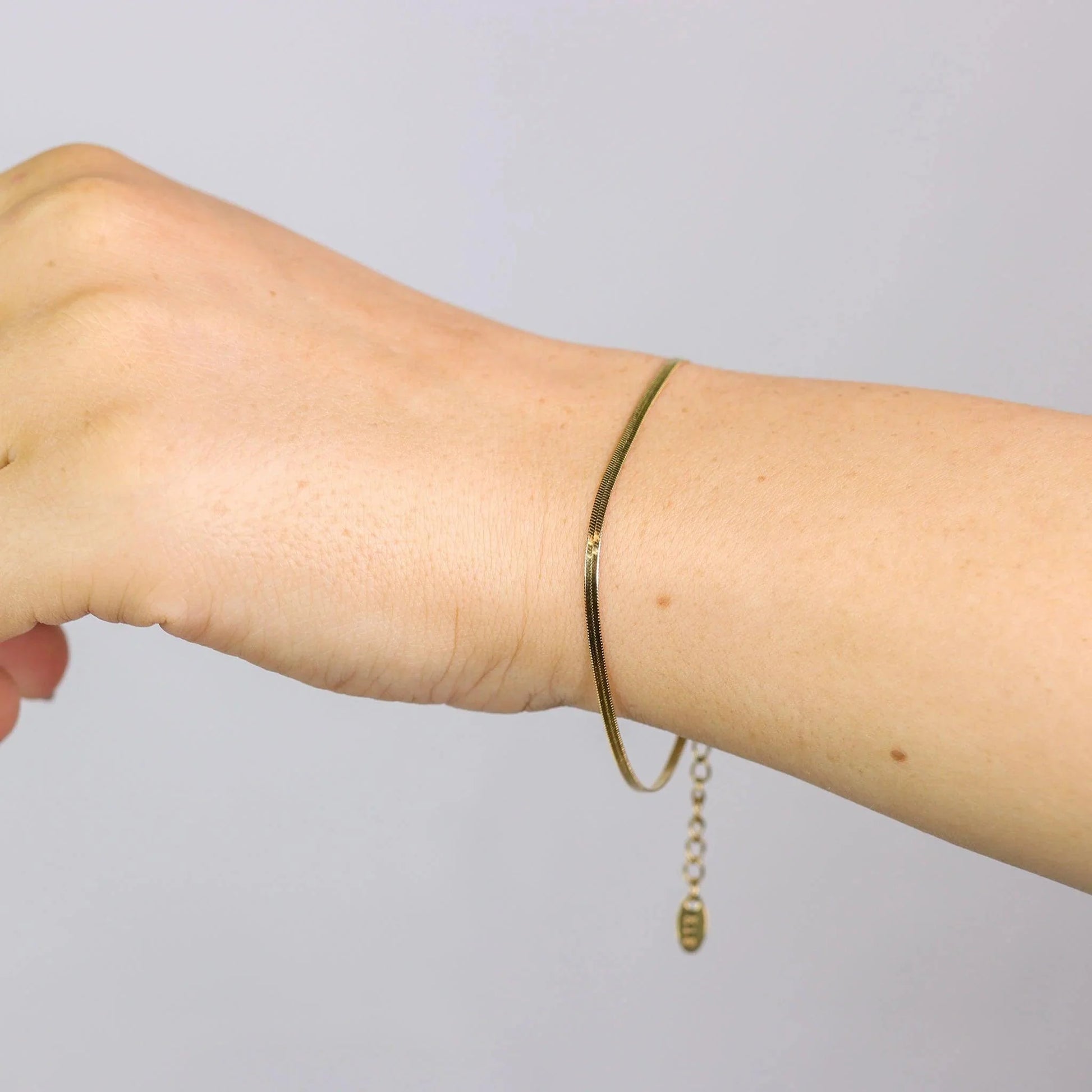 Flad Snakechain Armbånd Flere Str. 18k Guldbelagt | muun studios | Køb online hos Moster D – Hurtig levering