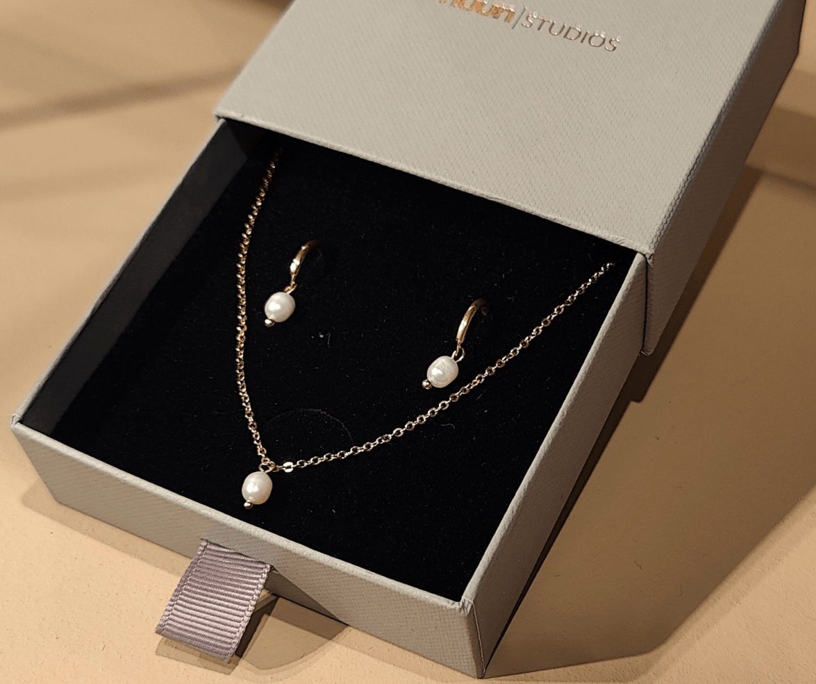 Perle Smykkesæt 18k Guldbelagt | muun studios | Køb online hos Moster D – Hurtig levering
