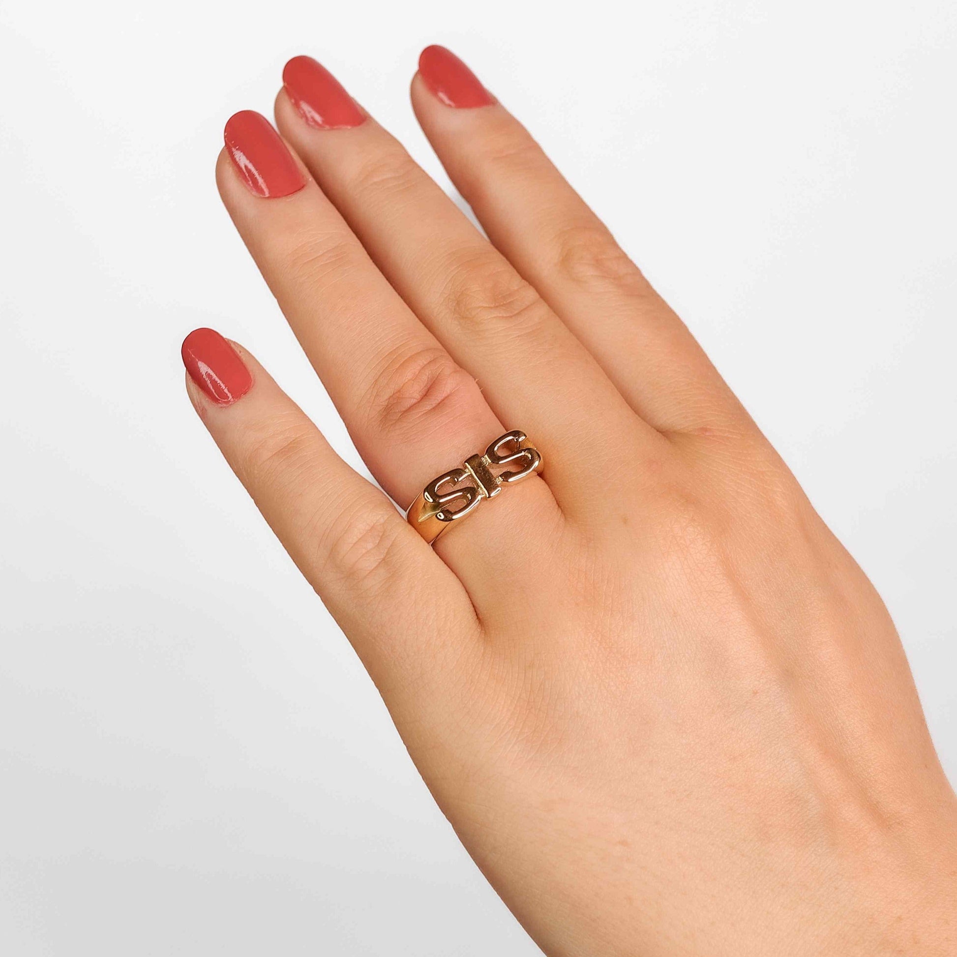 SIS Ring 18K Guldbelagt | muun studios | Køb online hos Moster D – Hurtig levering
