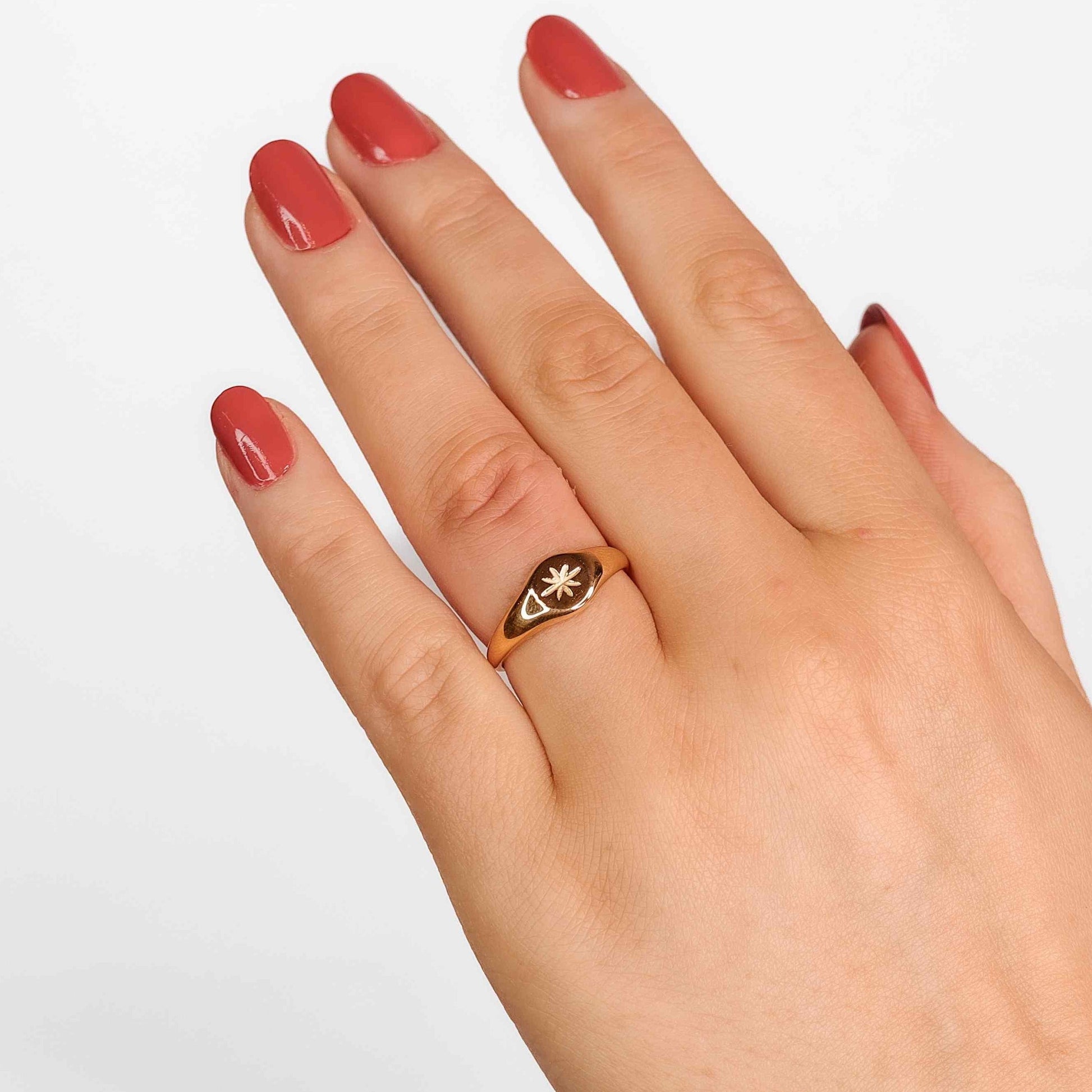 Stjerne Signet Ring 18K Guldbelagt | muun studios | Køb online hos Moster D – Hurtig levering