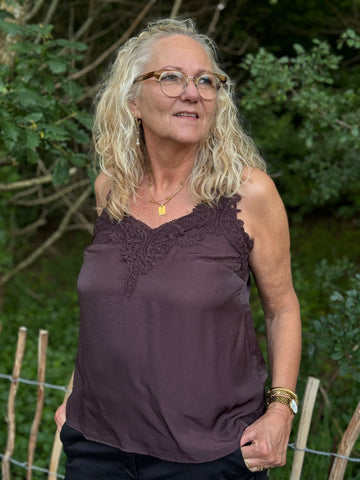 Cream Anna Top - Chocolate Plum