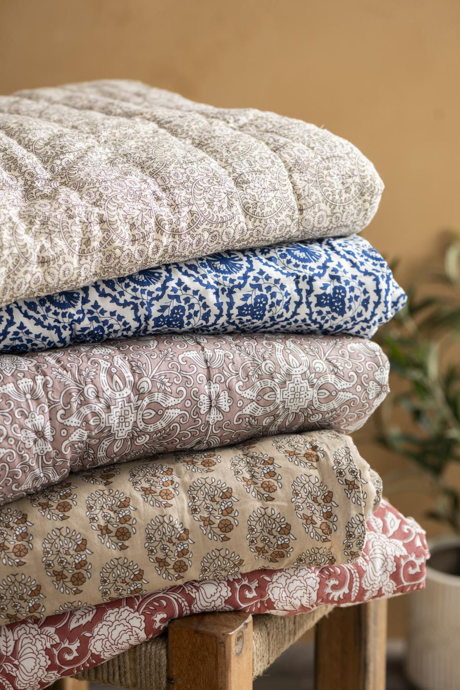 Ib Laursen Quilt, Alva mønster i beige/brun | Ib Laursen | Køb online hos Moster D – Hurtig levering