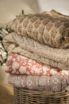 Ib Laursen Quilt, Alma mønster i faded rose/hvid | Ib Laursen | Køb online hos Moster D – Hurtig levering