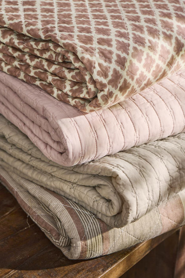 Ib Laursen Quilt m/Korssting - Rosa