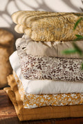 Ib Laursen Quilt Naturfarvet m/milky Brown Løvmønster | Ib Laursen | Køb online hos Moster D – Hurtig levering