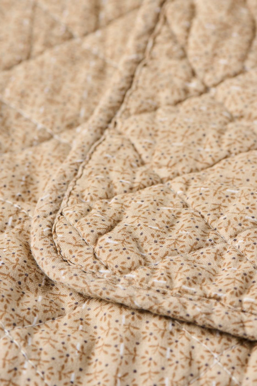 Ib Laursen Quilt - Beige m/små Brune Blomster