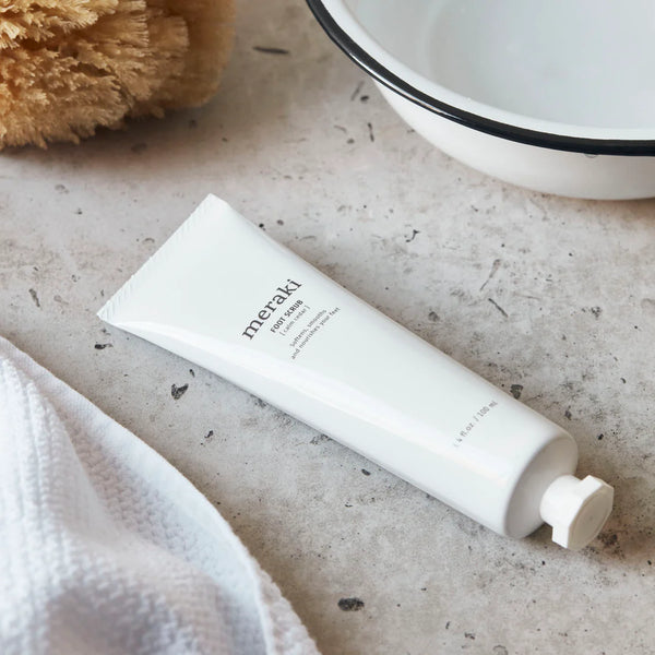 Meraki Fodscrub - Calm cedar | Meraki | Køb online hos Moster D – Hurtig levering