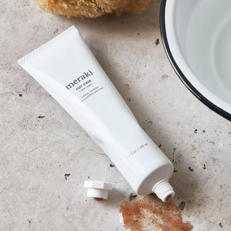 Meraki Fodscrub - Calm cedar | Meraki | Køb online hos Moster D – Hurtig levering