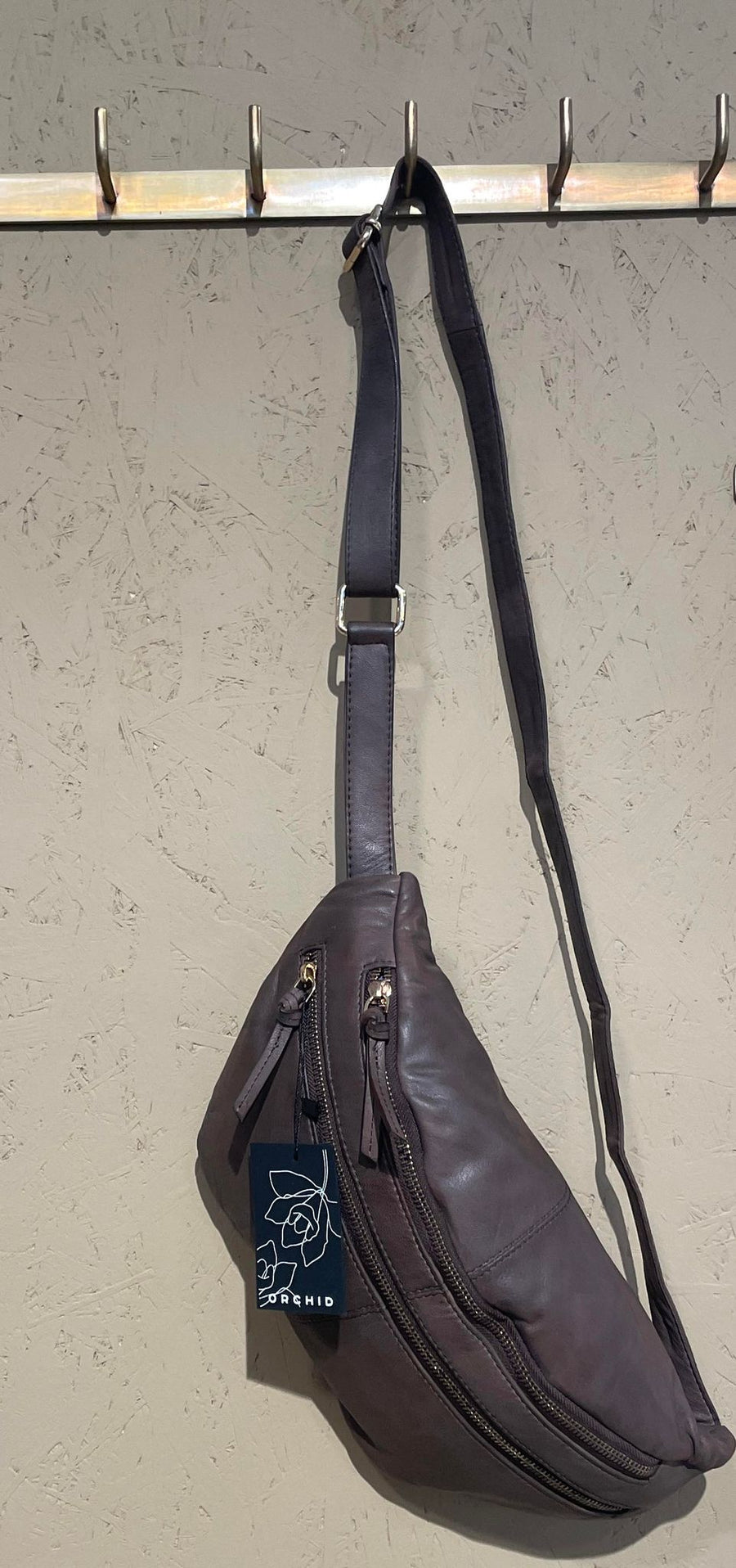 Orchid Bumbag med læder rem - True Brown | Orchid | Køb online hos Moster D – Hurtig levering
