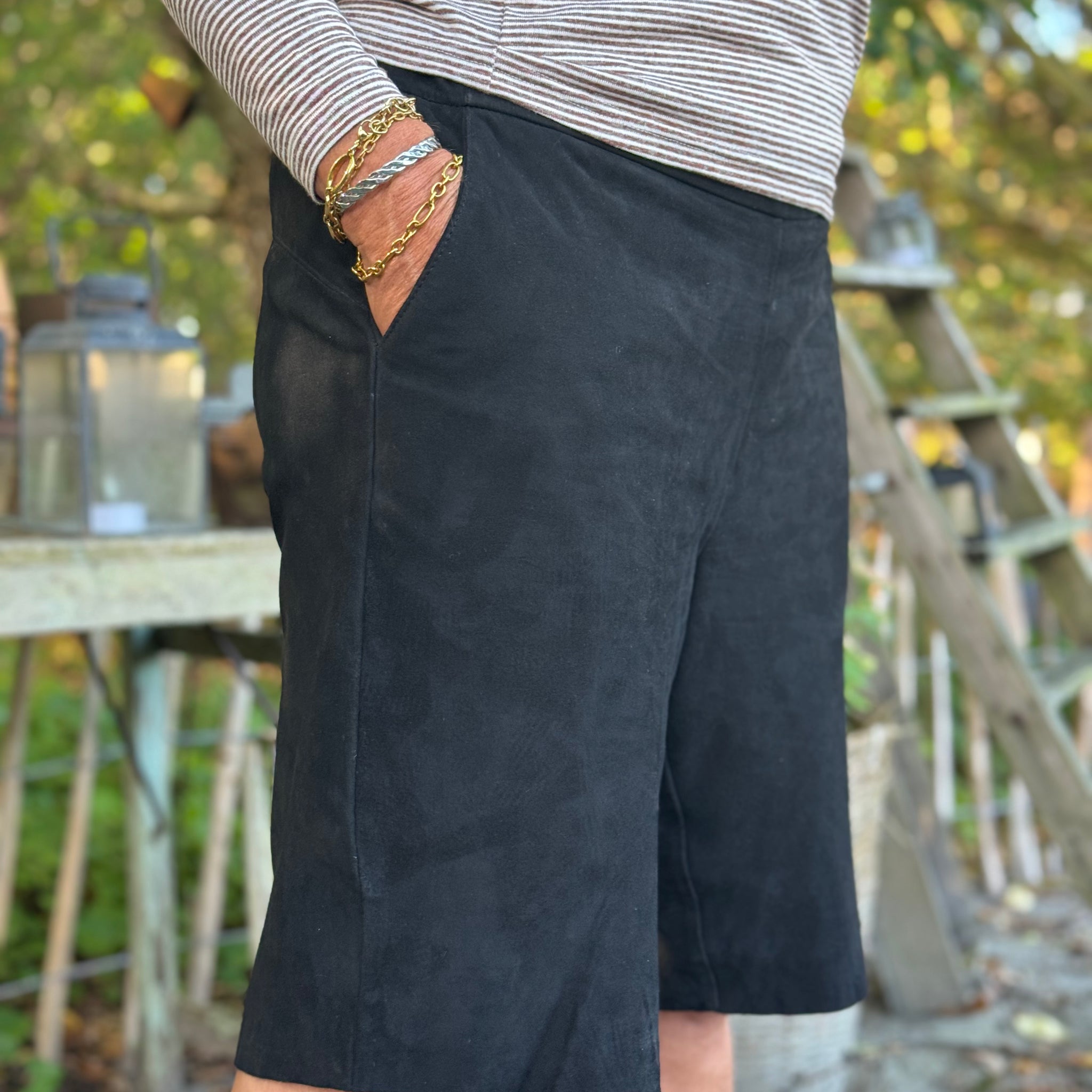 Notyz Suede Bermuda Shorts - Black