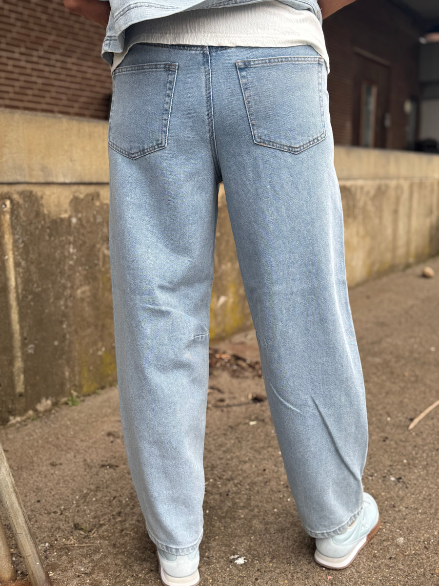 Kaffe Minna Cropped Barrel Jeans - Light Blue Wash