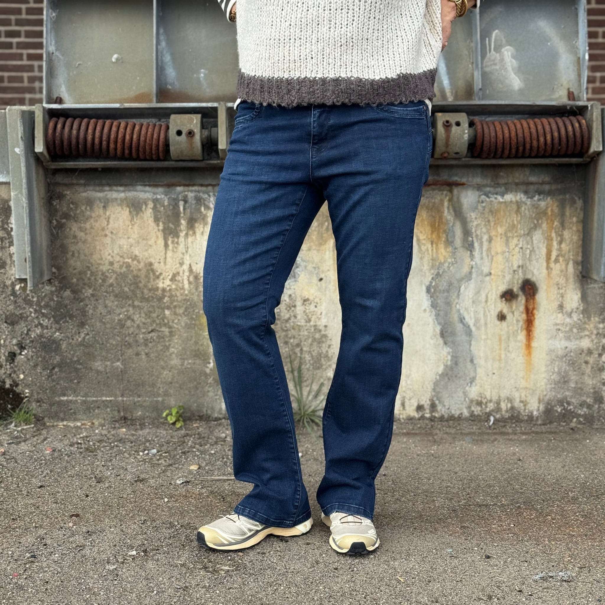 Isay Verona Flare Jeans - Dark Basic Wash