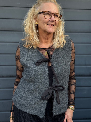 Cream Bulp Knit Vest - Dark Grey Melange