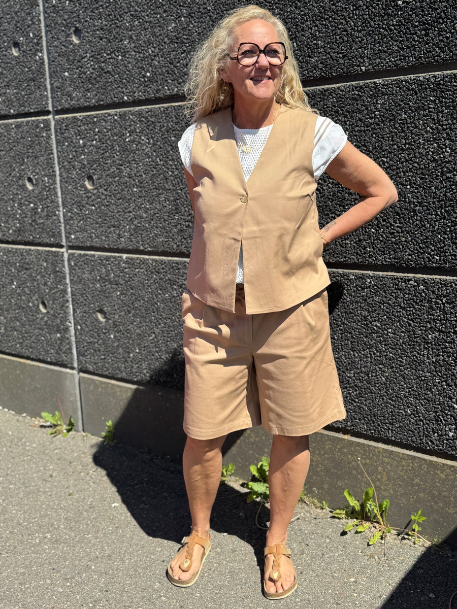 Isay Majse Waistcoat - Classic Camel