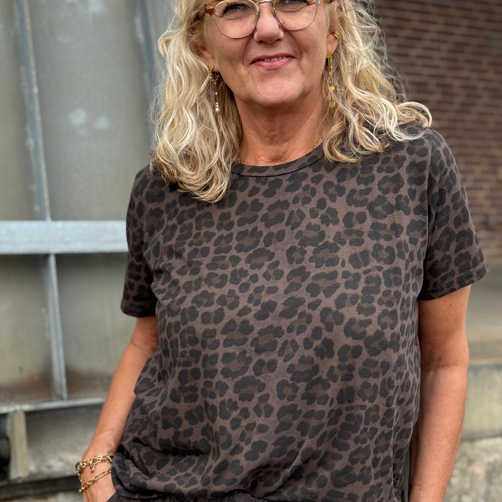 Black Colour Zelda S/S T-Shirt - Coffee Leo