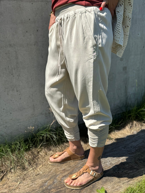 Cream Linee Pant - Perfectly Pale