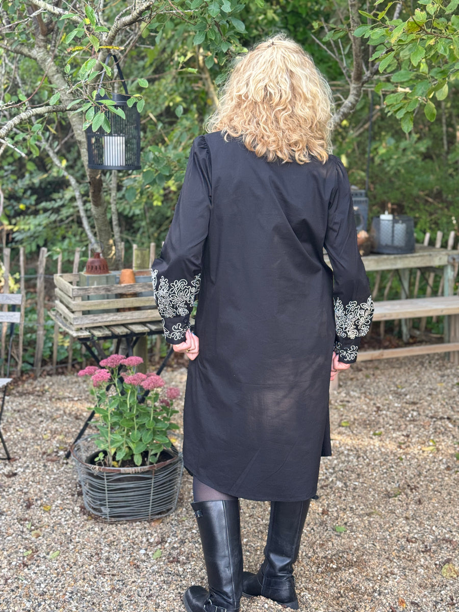 Isay Sigga Embroidery Dress - Black