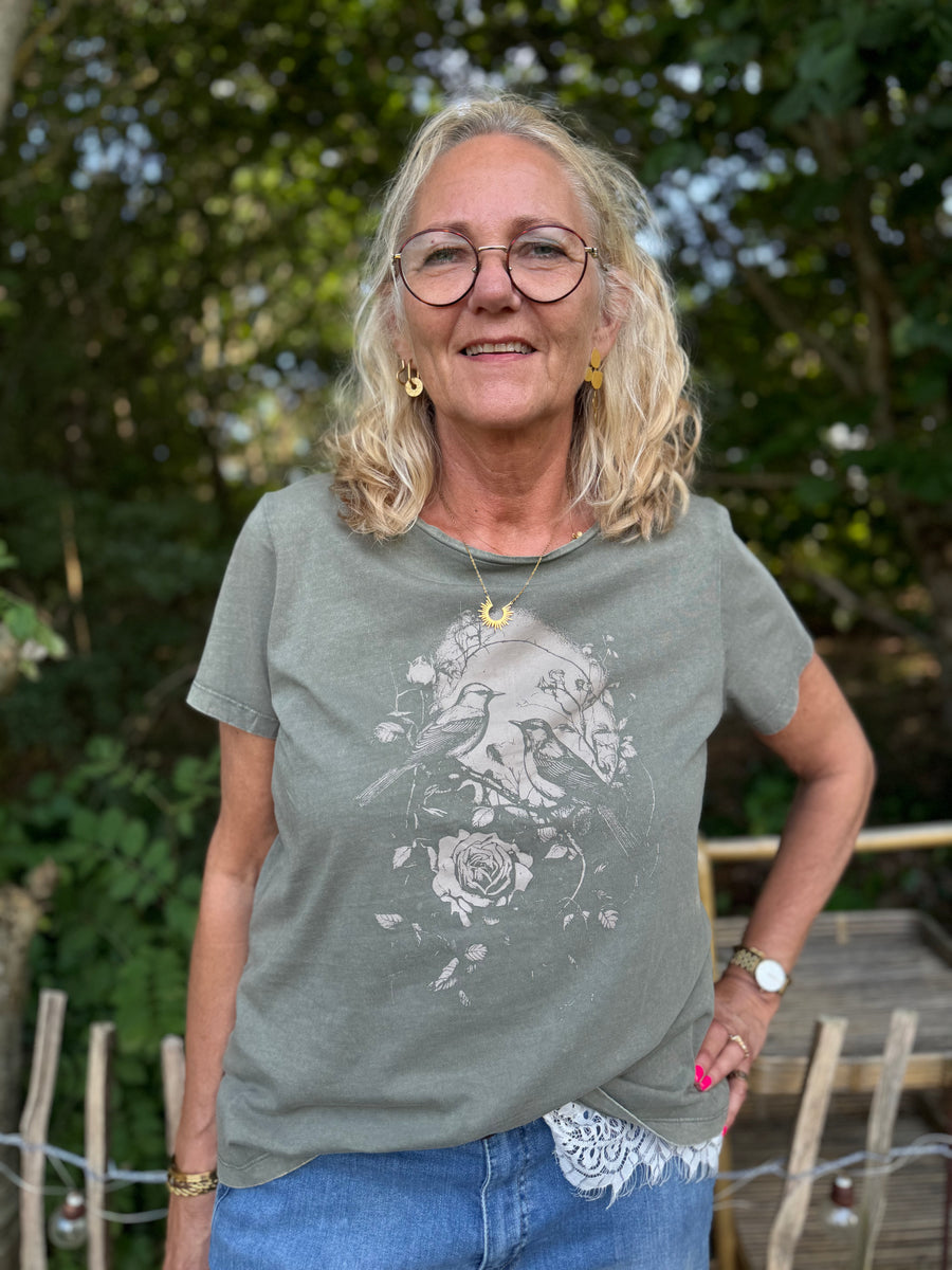 Cream Damira T-shirt - Mulled Basil w. Bleached Birds