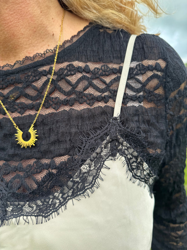 Cream Rosel T-shirt - Pitch Black