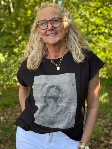 Nü Zilja Tee - Black