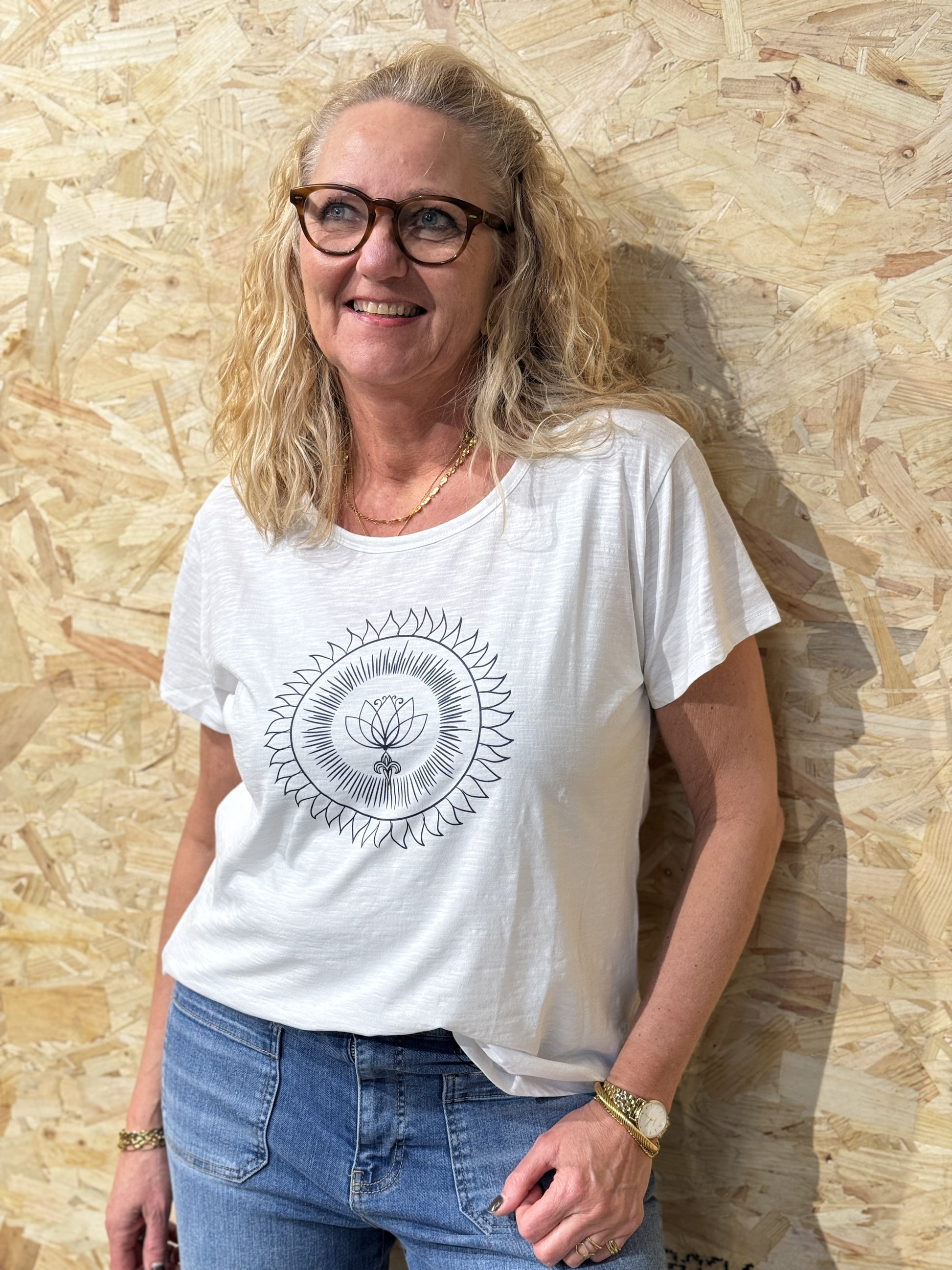 Costa Mani Preston Tee - White/Black Iris | Costa Mani | Køb online hos Moster D – Hurtig levering