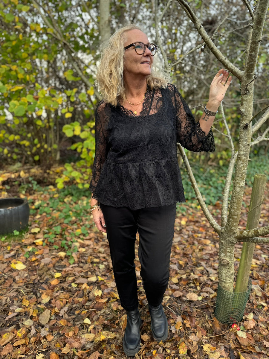 Isay Chino Pant Long - Black | Isay | Køb online hos Moster D – Hurtig levering