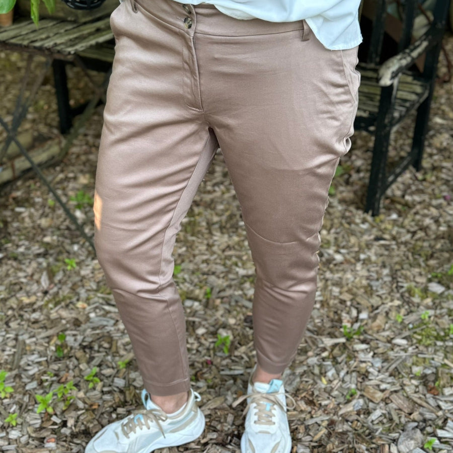 Isay Chino Pant - Potato | Isay | Køb online hos Moster D – Hurtig levering