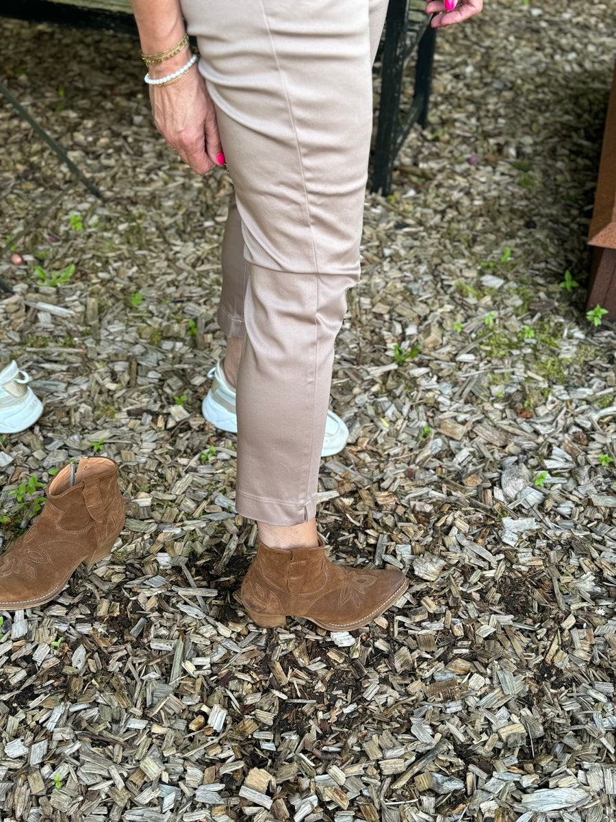 Isay Chino Pant - Potato | Isay | Køb online hos Moster D – Hurtig levering