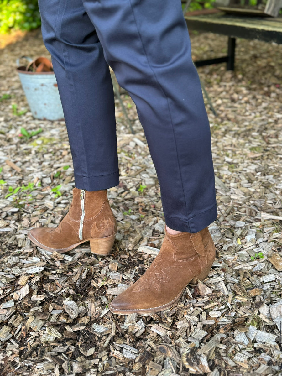 Isay Chino Pant - Navy | Isay | Køb online hos Moster D – Hurtig levering