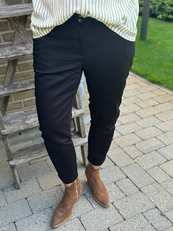 Isay Chino Pant - Black | Isay | Køb online hos Moster D – Hurtig levering