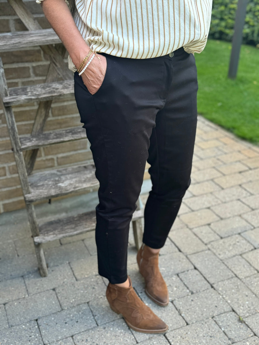 Isay Chino Pant - Black | Isay | Køb online hos Moster D – Hurtig levering