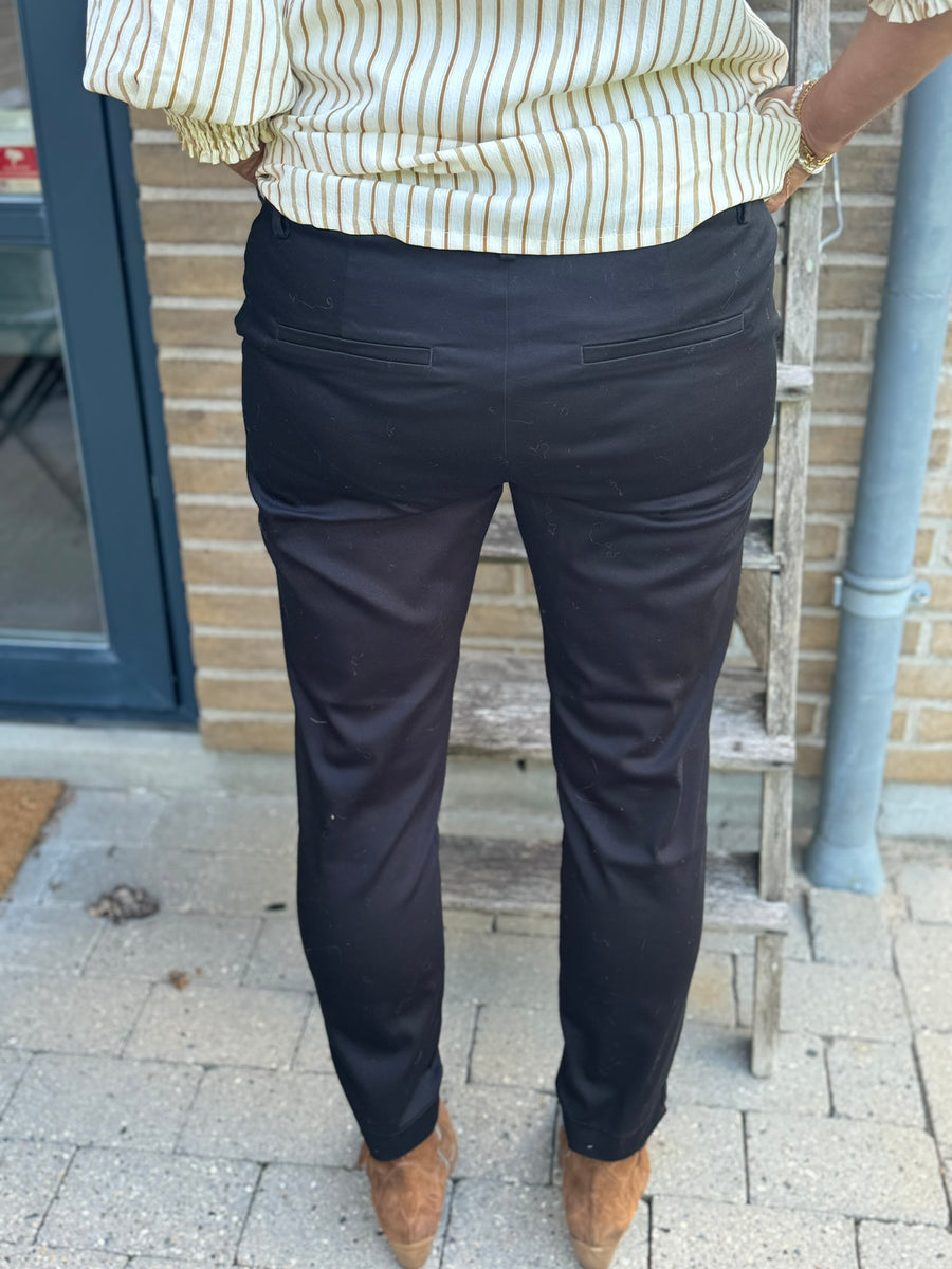 Isay Chino Pant - Black | Isay | Køb online hos Moster D – Hurtig levering