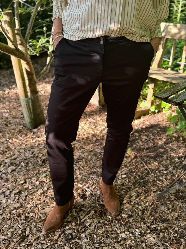 Isay Chino Pant Long - Black | Isay | Køb online hos Moster D – Hurtig levering