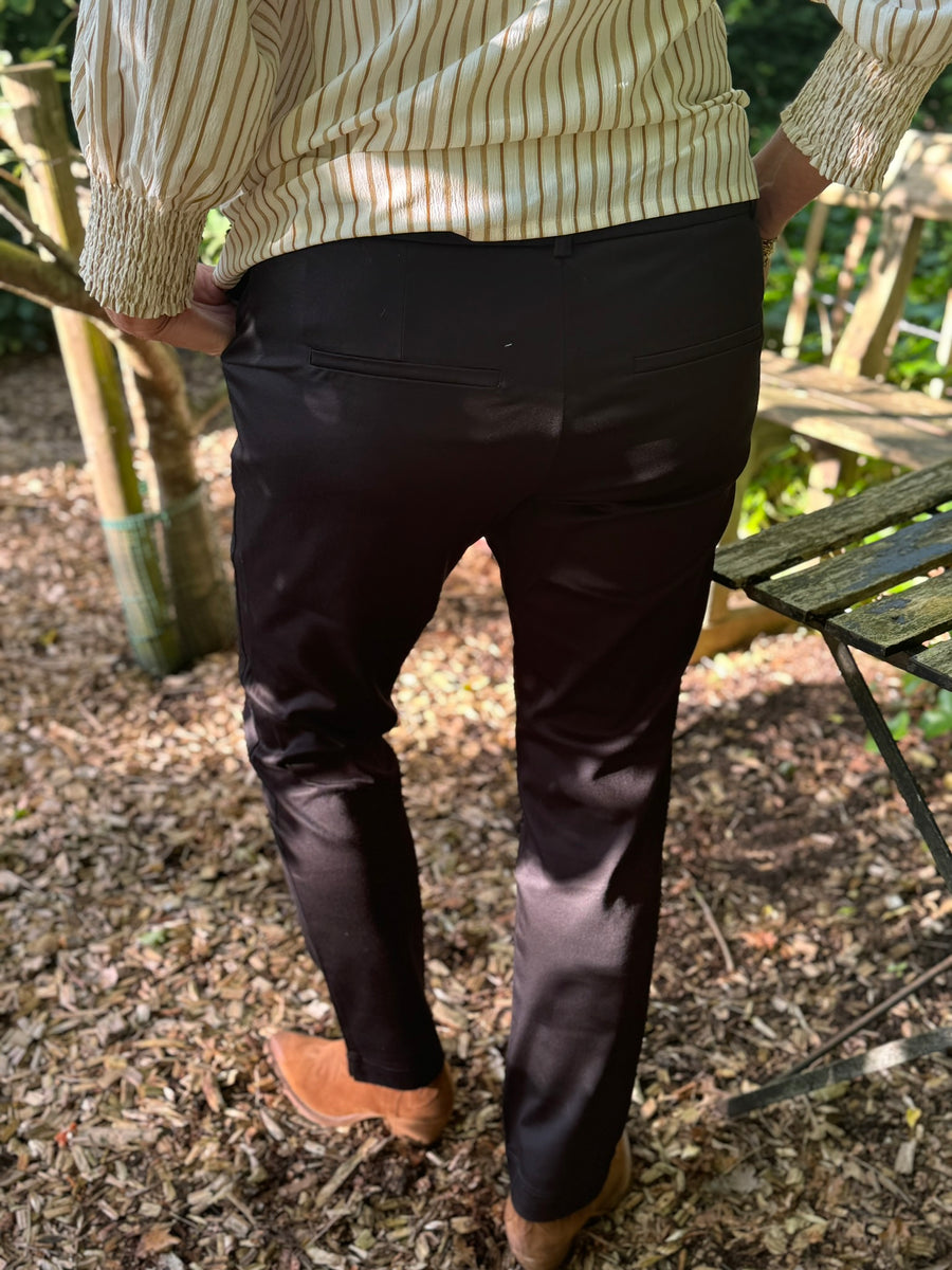Isay Chino Pant Long - Black | Isay | Køb online hos Moster D – Hurtig levering