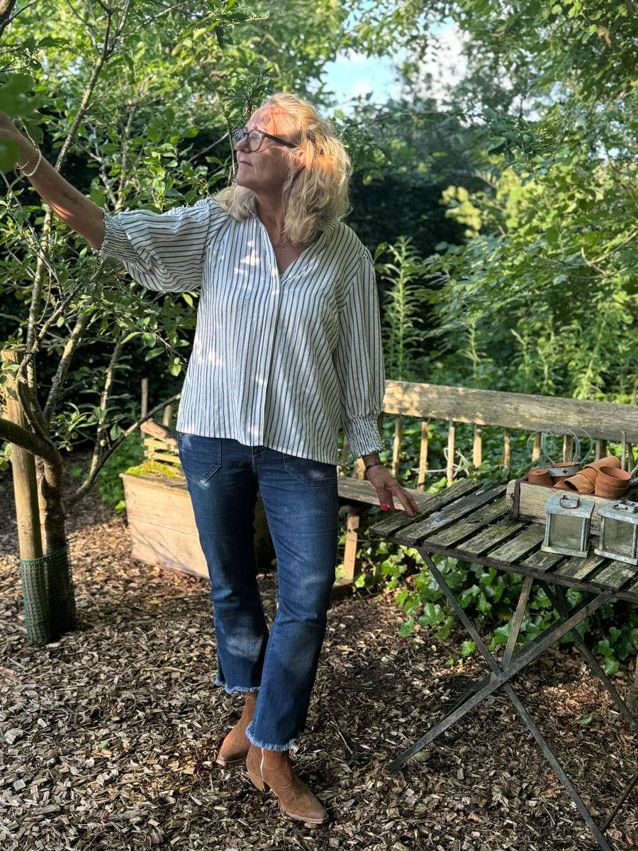 Isay Como Flare Jeans - Dark Denim | Isay | Køb online hos Moster D – Hurtig levering