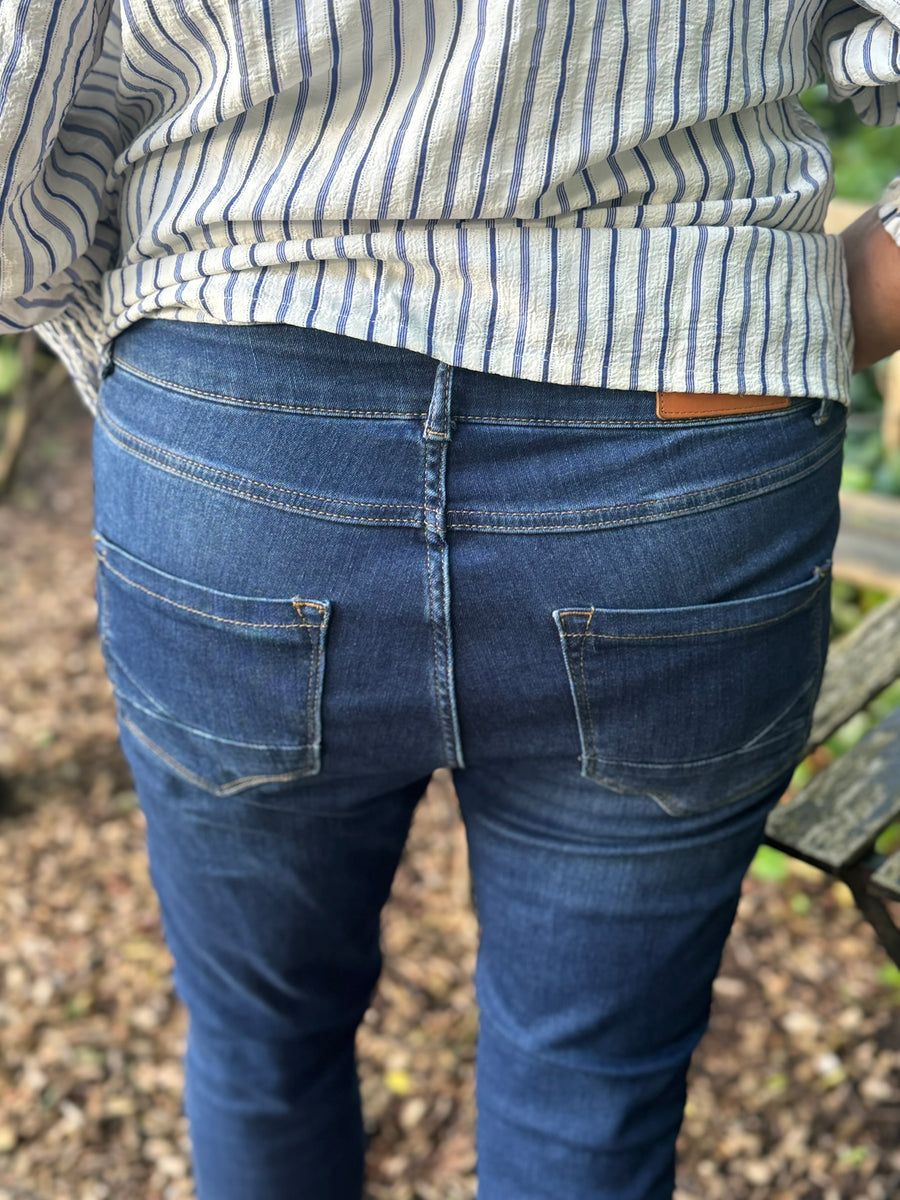 Isay Como Flare Jeans - Dark Denim | Isay | Køb online hos Moster D – Hurtig levering