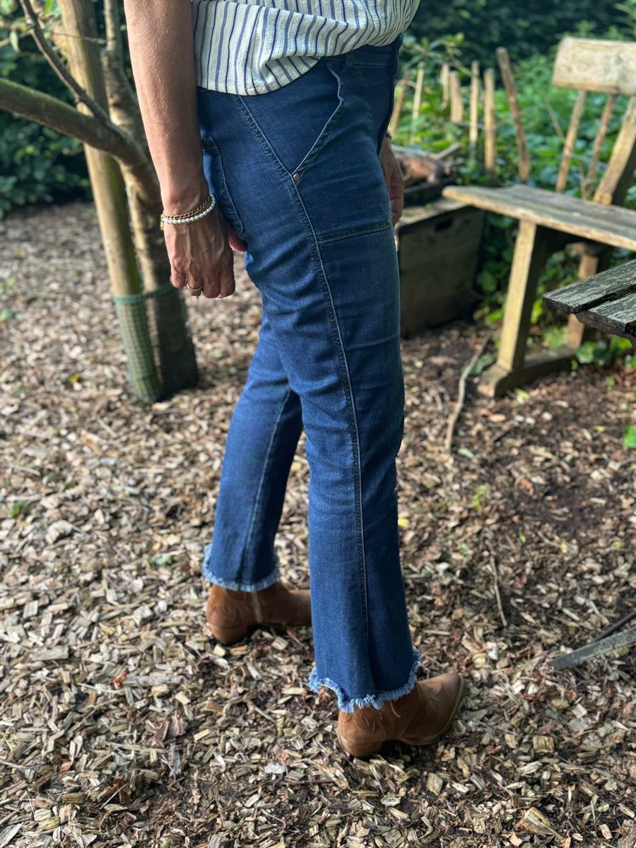 Isay Como Flare Jeans - Dark Denim | Isay | Køb online hos Moster D – Hurtig levering