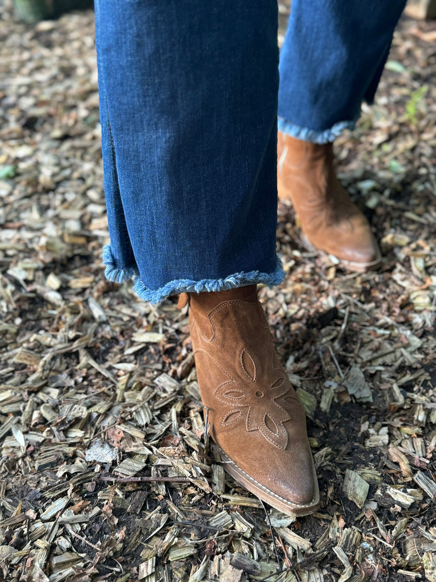 Isay Como Flare Jeans - Dark Denim | Isay | Køb online hos Moster D – Hurtig levering
