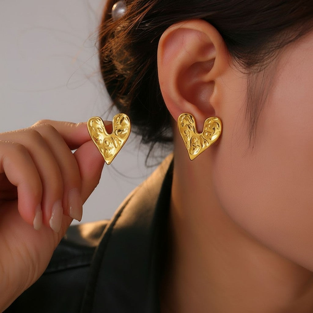 muun studios Liv Heart Studs – 18K Gold Plated Earring