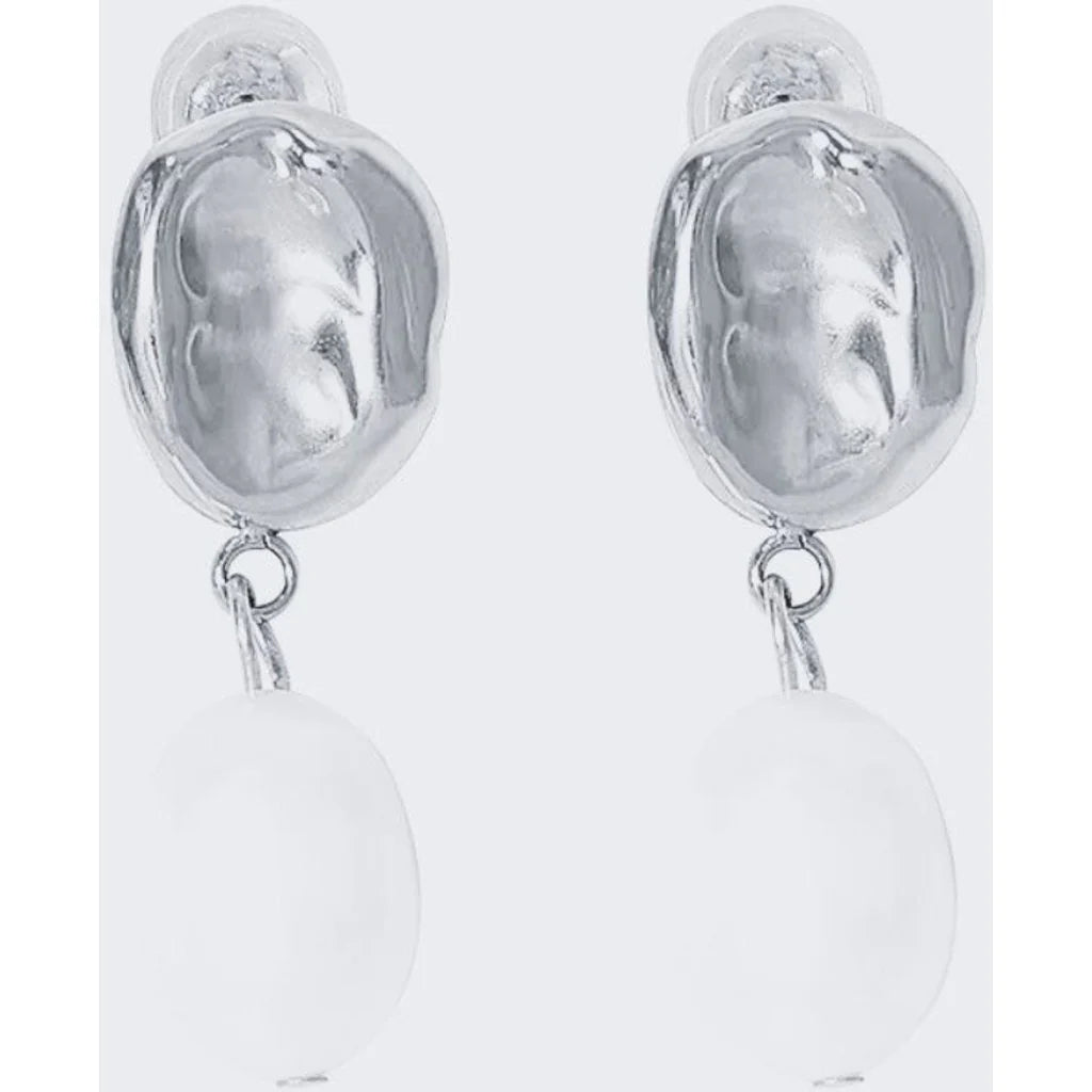 Perle hamret ørestikkere 18K Guldbelagt | muun studios | Køb online hos Moster D – Hurtig levering