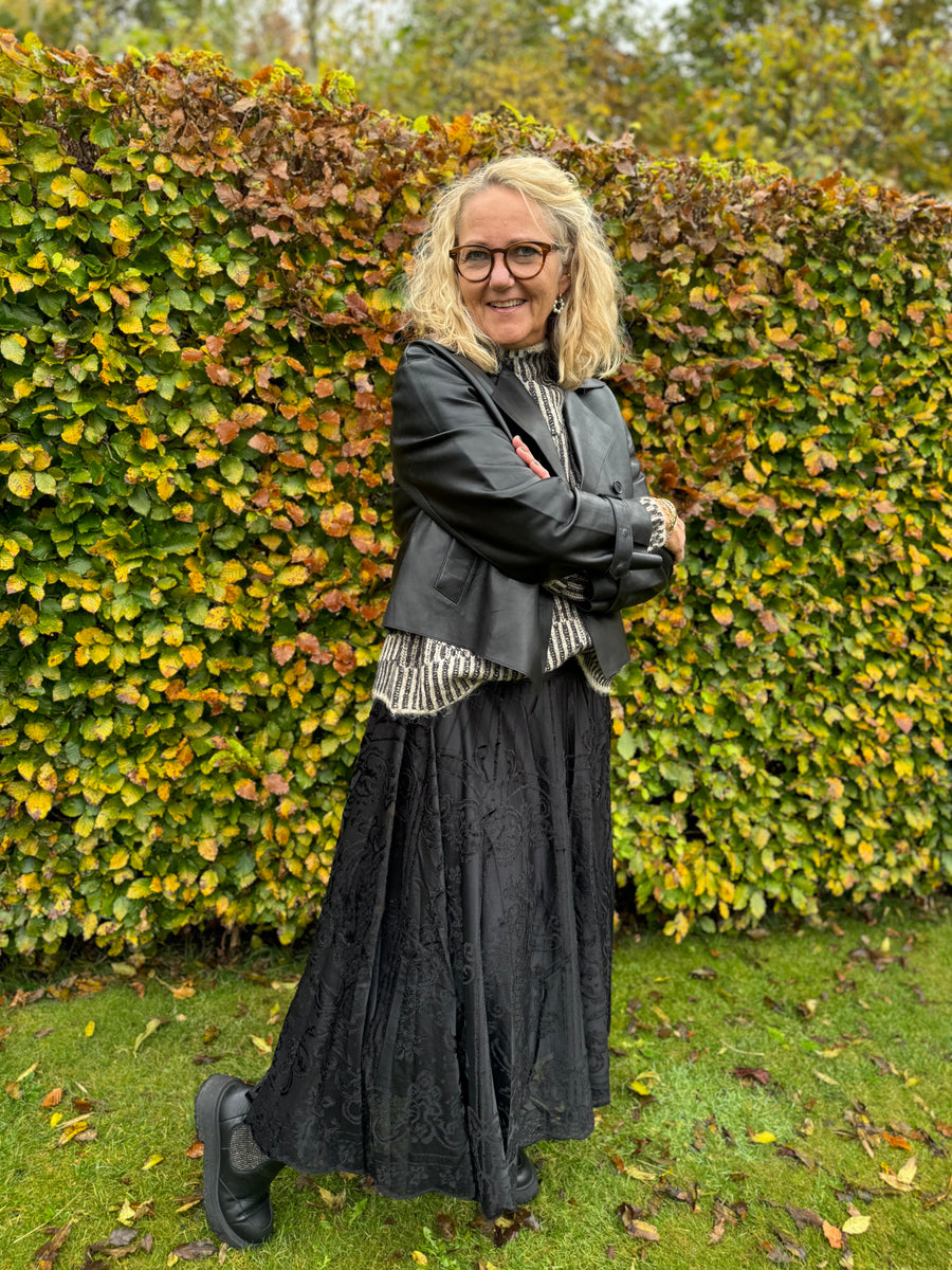 Notyz Kort Trenchcoat i læder | Notyz | Køb online hos Moster D – Hurtig levering