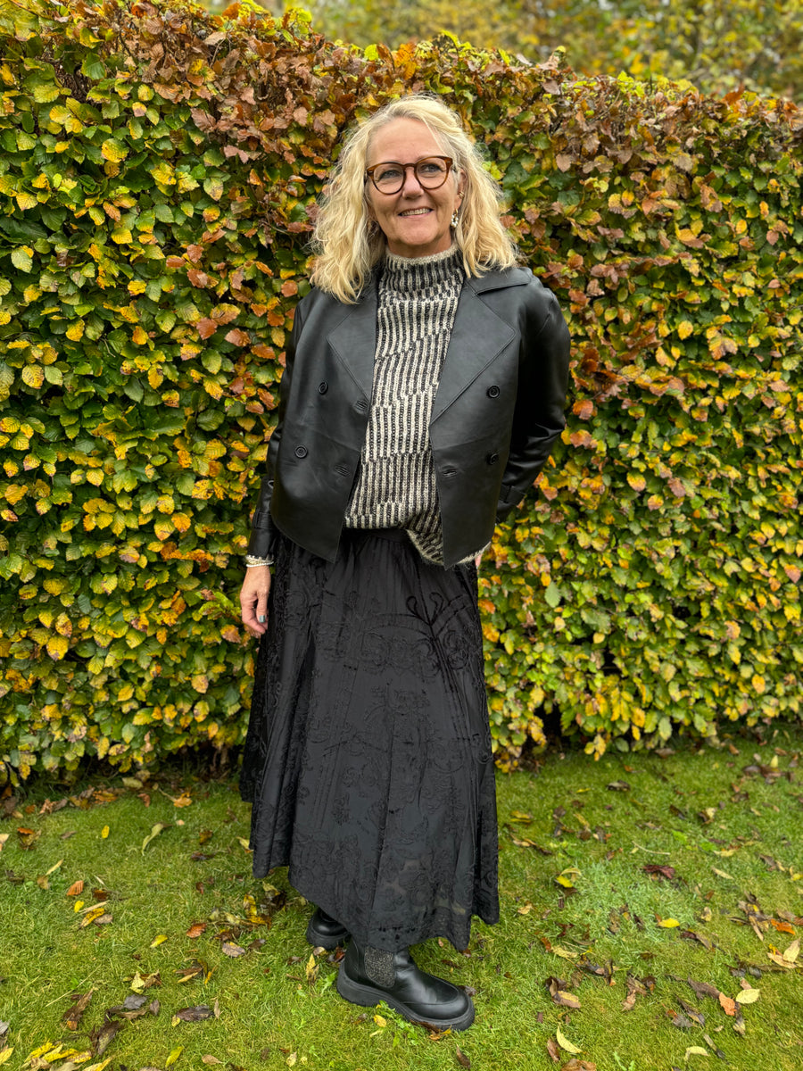 Notyz Kort Trenchcoat i læder | Notyz | Køb online hos Moster D – Hurtig levering