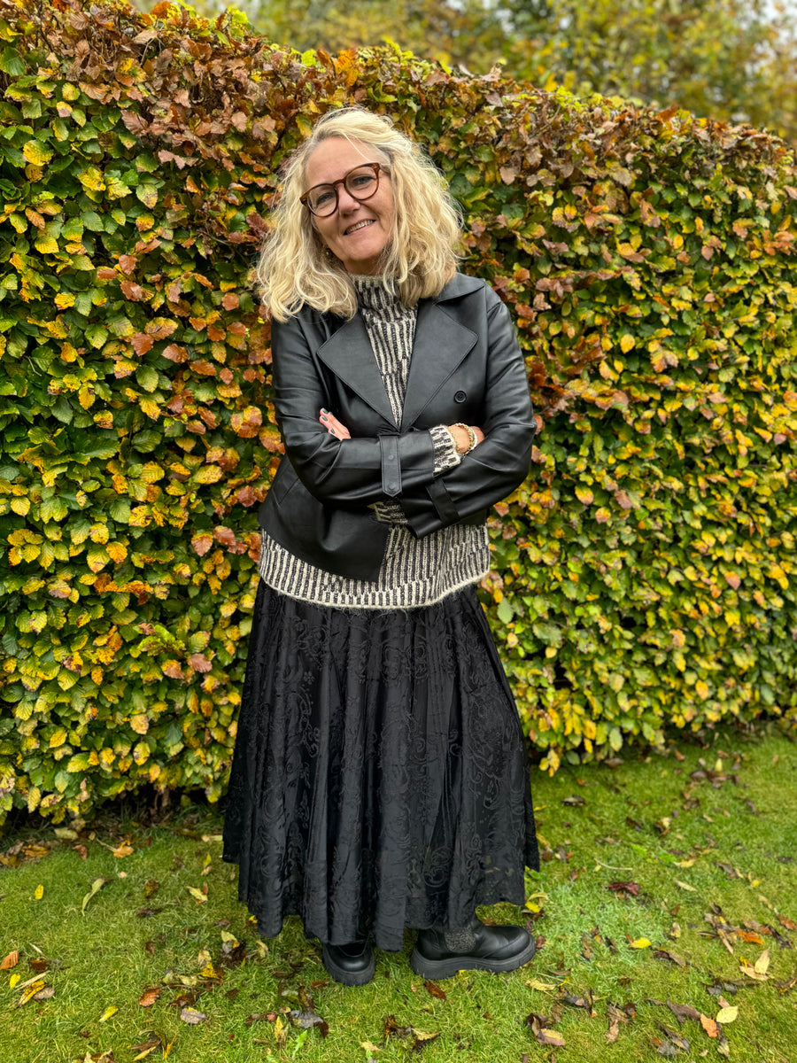 Notyz Kort Trenchcoat i læder | Notyz | Køb online hos Moster D – Hurtig levering