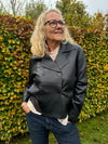 Notyz Kort Trenchcoat i læder | Notyz | Køb online hos Moster D – Hurtig levering