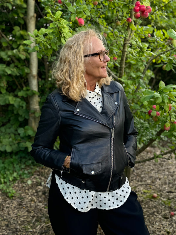 Notyz Overzied Biker Jacket - Black w. Silver | Notyz | Køb online hos Moster D – Hurtig levering